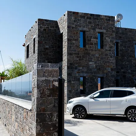 Villa Petra Luxuria With Private Heated Pool Heraklion (Crete)