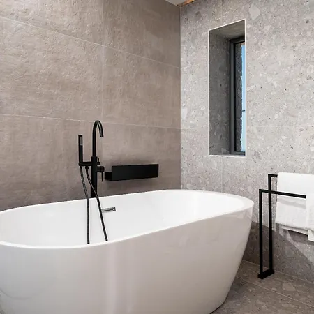 Petra Luxuria With Private Heated Pool Villa